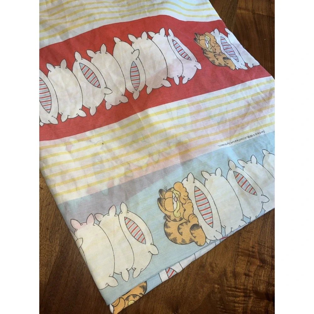 Vintage Garfield 1978 Twin Flat & Full Sheet Burlington Striped fluffy pillows